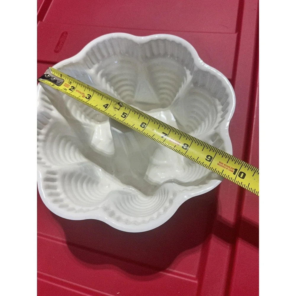 VINTAGE BUNDT FUNNEL CAKE PAN WAVE/CONE/STAR PATTERN -‎ YELLOW/WHITE PAINTED TIN